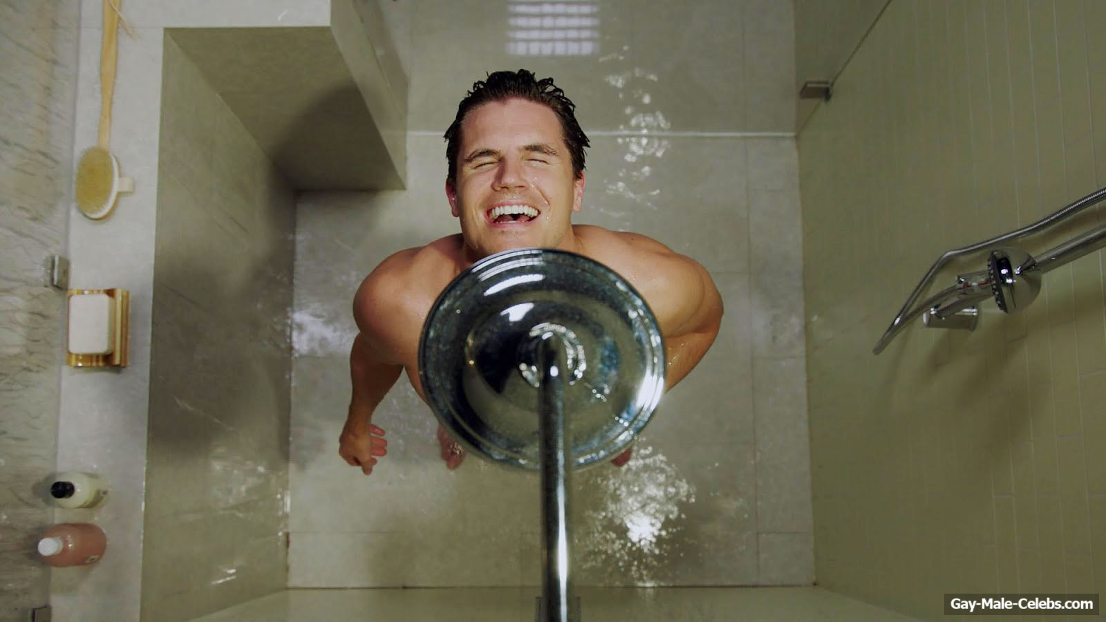 7 Robbie Amell Nude Moments Revealed