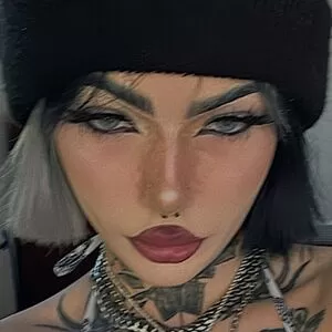 Comeovwhenursober Nudes