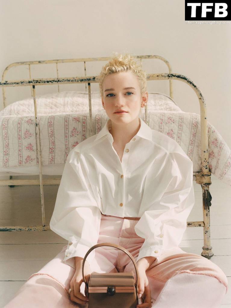 Julia Garner Sex