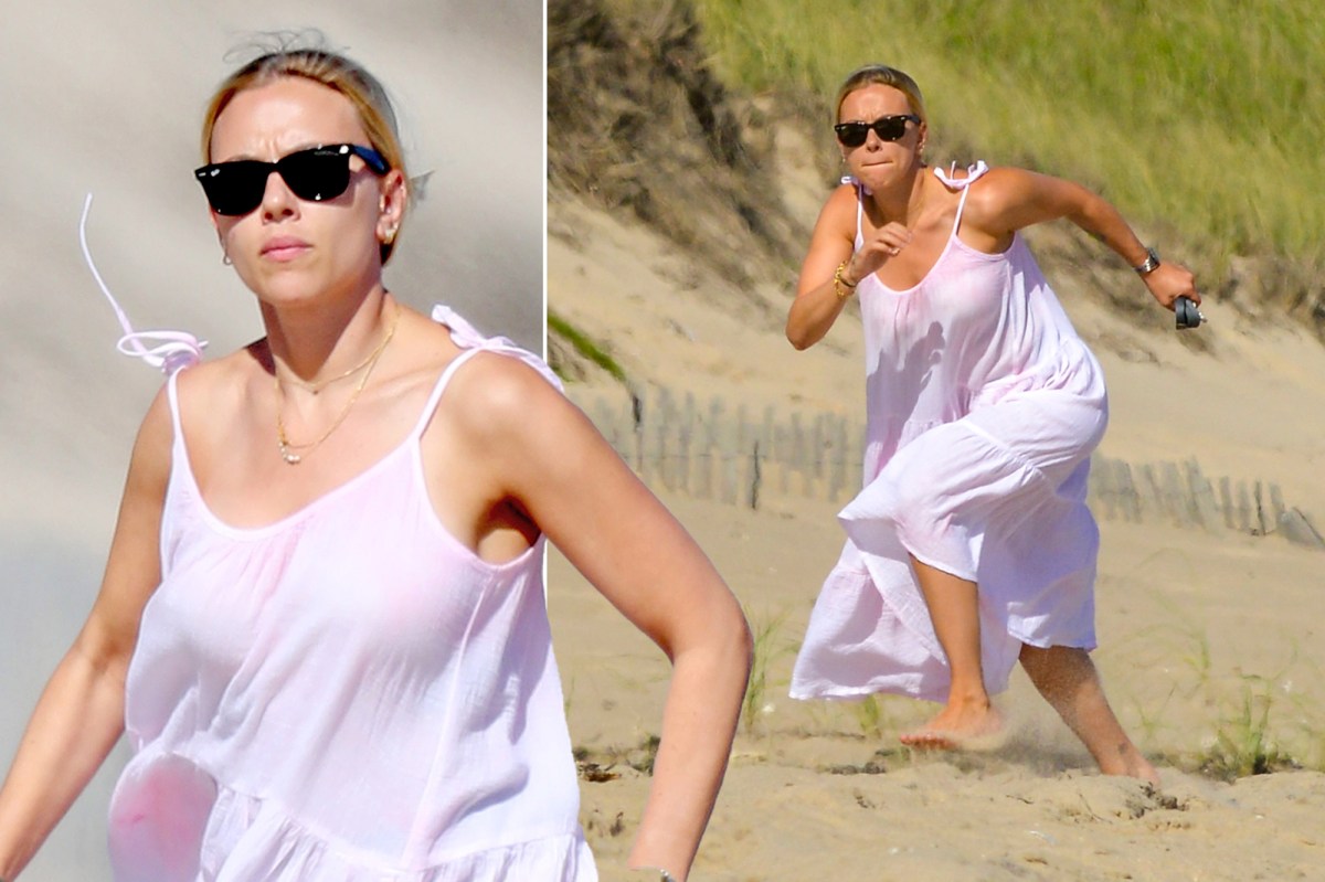 Scarlett Johansson Is Spotted On The Beach In The Hamptons 33 Photos Scarlett Johansson Is Spotted On The Beach In The Hamptons 33 Photos