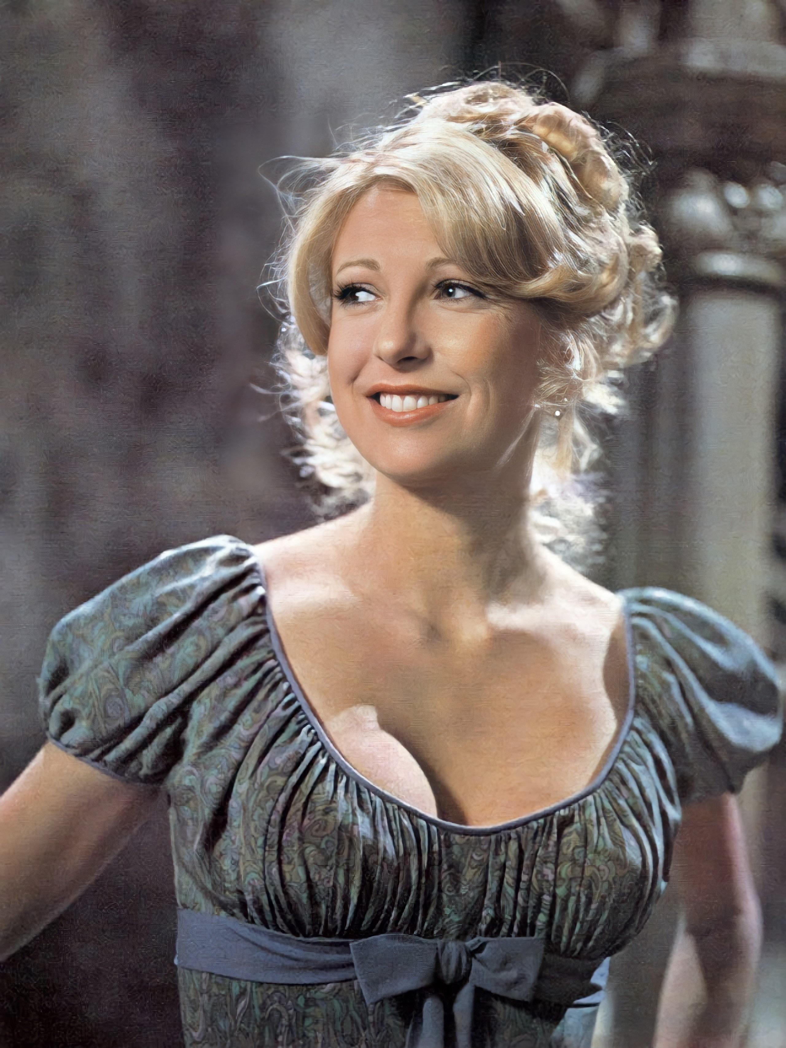 Teri Garrnude