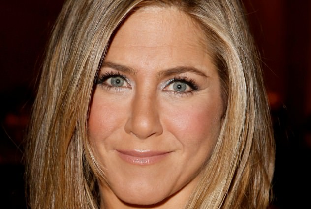 What Makes Aniston Photoshoots Iconic? Styling Secrets